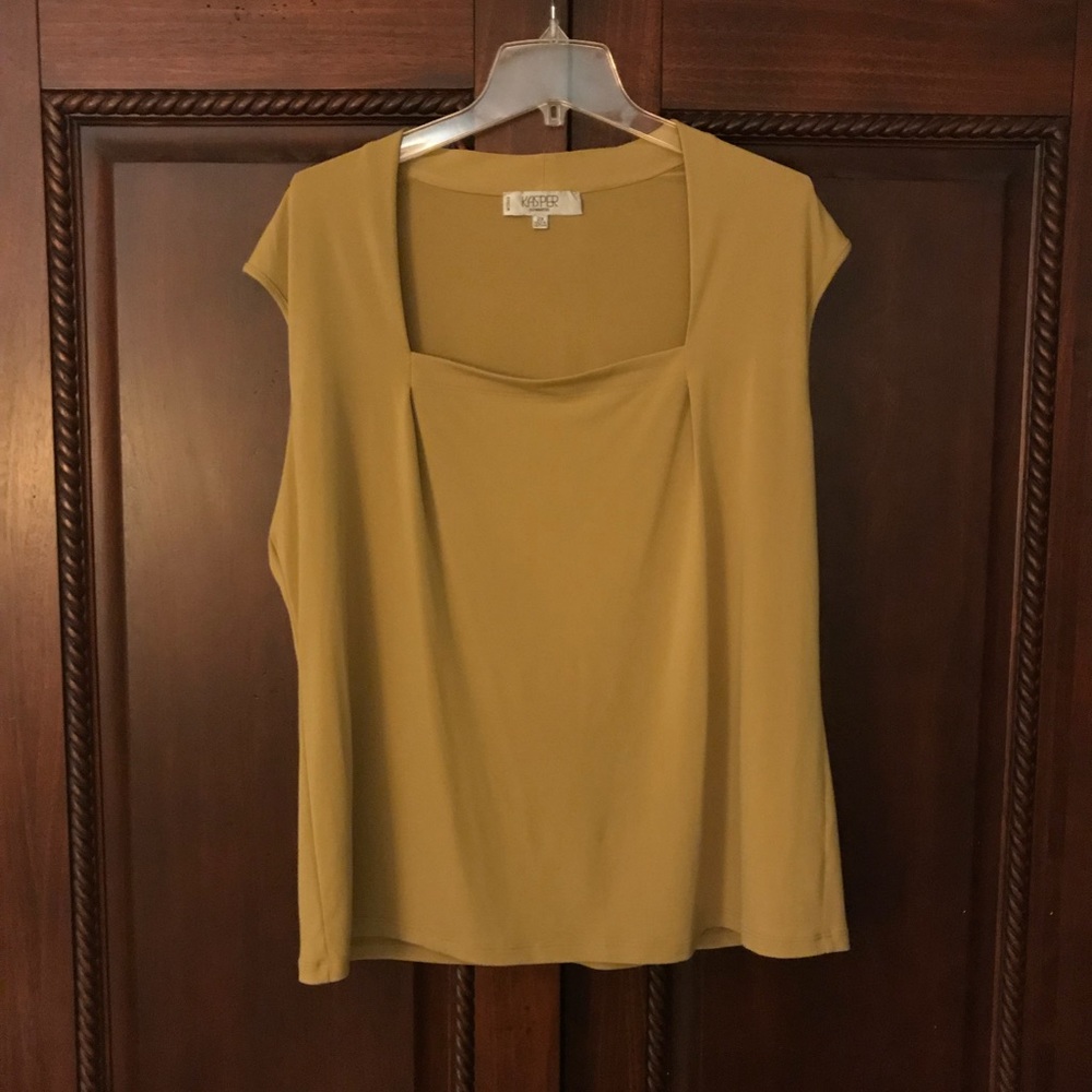 Sleeveless knit top